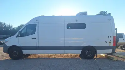 Необычный кемпер на базе Mercedes Benz Sprinter 2500: что скрыто внутри?