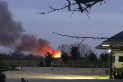 Пожар в ангаре для караванов и автодомов в Тенувиле