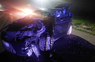 Прицеп отцепился от трактора и врезался в легковой автомобиль