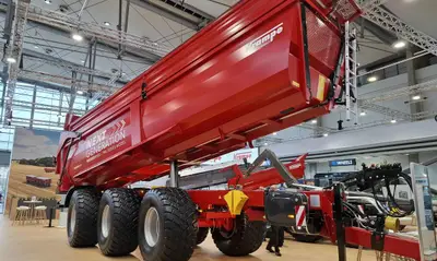 Krampe представил новую прицеп Big Body 900 на выставке Agritechnika