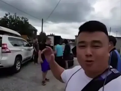 Китайский блогер устроил попойки в уральской деревне и был изгнан местными