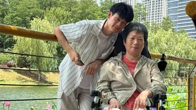 Молодой человек из Хубэя бросил работу, чтобы ухаживать за парализованной матерью и планирует путешествие на автодоме