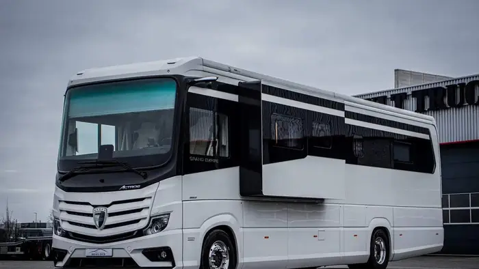 Кемпер Morelo Grand Empire: квартира на колесах за 760 тысяч евро