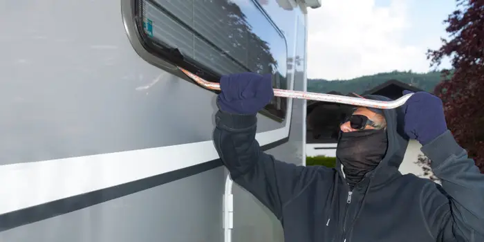 Как защититься от кражи и взлома в автомобиле или доме на колесах