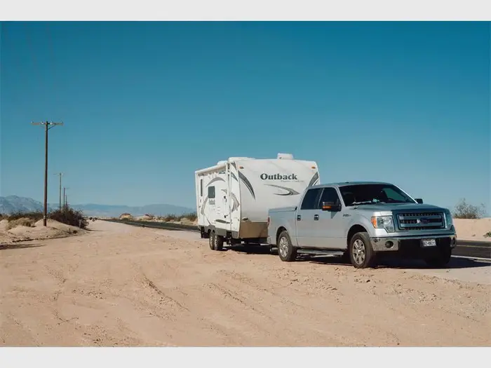 Как безопасно буксировать караваны или прицепы