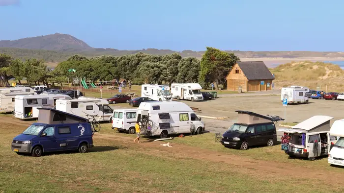 Мэр Вальдовиño просит инструменты для упорядочивания парковки автодомов и подобных транспортных средств