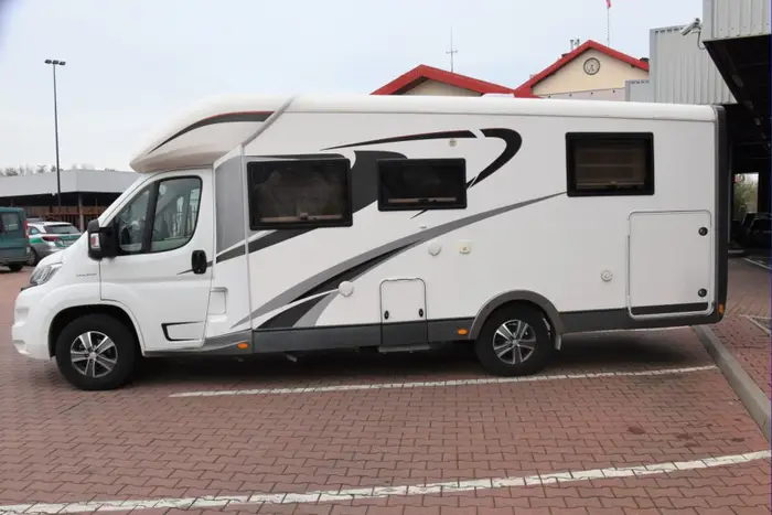 На границе задержали кемпер с подозрительным VIN