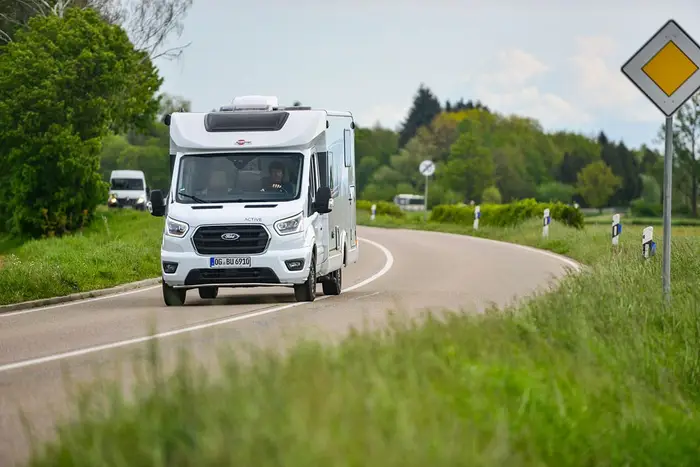 Европейский Союз смягчает переход на электрические автомобили: что это значит для автодомов?