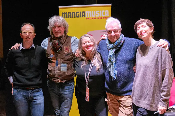 Завершение 10-го сезона Mangiamusica с участием Van De Sfroos, Mirò, Guaitamacchi и Boschetti (видео)